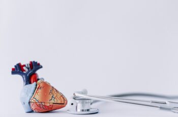 stethoscope-realistic-heart